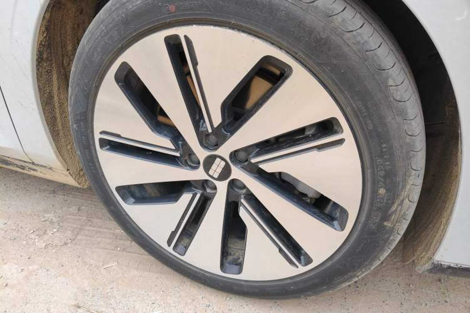 Used Geely Galaxy E8 2024 665 km Range Rear-Drive Starship Long-Range Version Right Front Wheel Hub