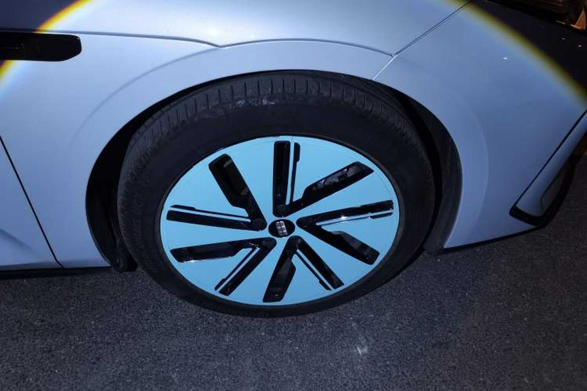 Used Geely Galaxy E8 2024 665 km Range Rear-Drive Starship Long-Range Version Right Front Wheel Hub