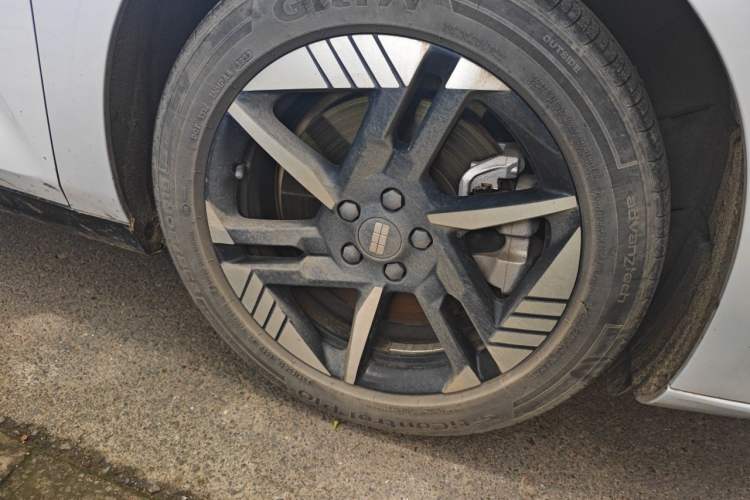 Used Geely Galaxy E8 2024 550 km Range Rear-Wheel-Drive PRO Right Front Wheel Hub