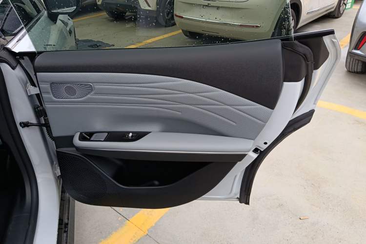 Used Geely Galaxy E8 2024 550 km Range Rear-Drive MAX Right Rear Door Interior