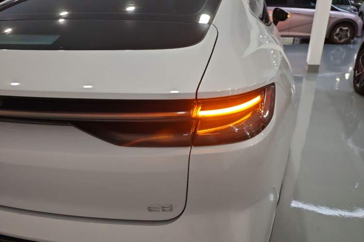 Used Geely Galaxy E8 2024 550 km Range Rear-Drive MAX Right Rear Taillight