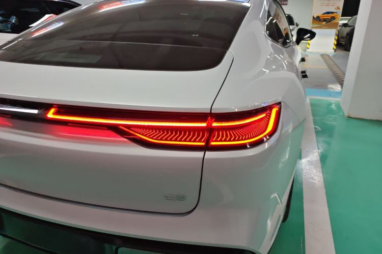 Used Geely Galaxy E8 2024 665 km Range Rear-Drive Starship Long-Range Version Right Rear Taillight
