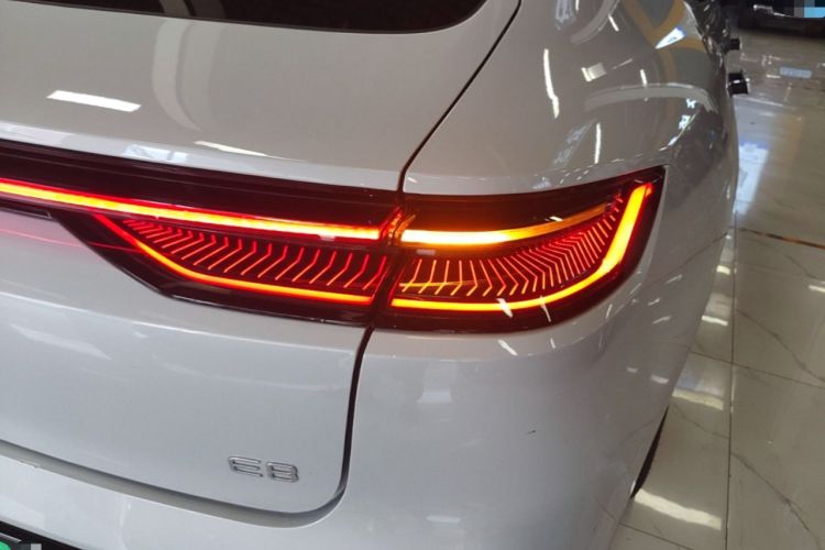 Used Geely Galaxy E8 2024 665 km Range Rear-Drive Starship Long-Range Version Right Rear Taillight