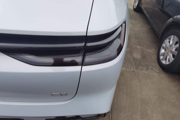 Used Geely Galaxy E8 2024 665 km Range Rear-Drive Starship Long-Range Version Right Rear Taillight