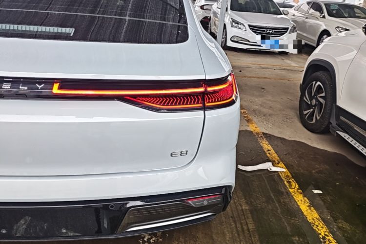 Used Geely Galaxy E8 2024 550 km Range Rear-Wheel-Drive PRO Right Rear Taillight
