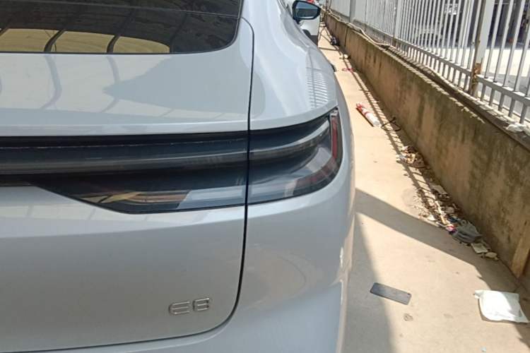 Used Geely Galaxy E8 2024 665 km Range Rear-Drive Starship Long-Range Version Right Rear Taillight