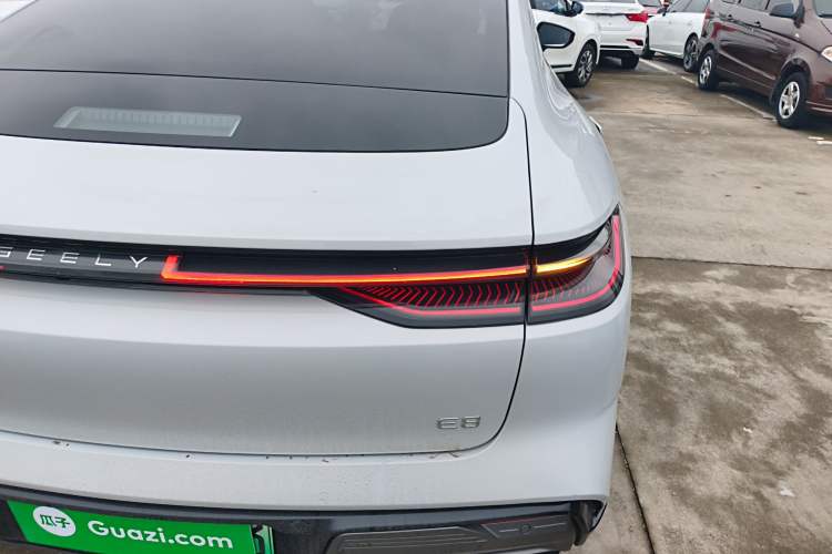 Used Geely Galaxy E8 2024 665 km Range Rear-Drive Starship Long-Range Version Right Rear Taillight