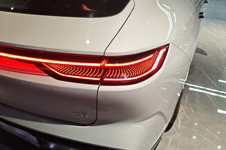 Used Geely Galaxy E8 2024 665 km Range Rear-Drive Starship Long-Range Version Right Rear Taillight