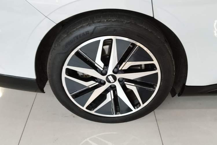 Used Geely Galaxy E8 2024 550 km Range Rear-Drive MAX Right Rear Wheel Hub
