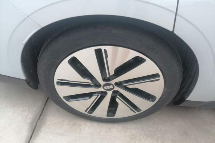 Used Geely Galaxy E8 2024 665 km Range Rear-Drive Starship Intelligent Driving Version Right Rear Wheel Hub