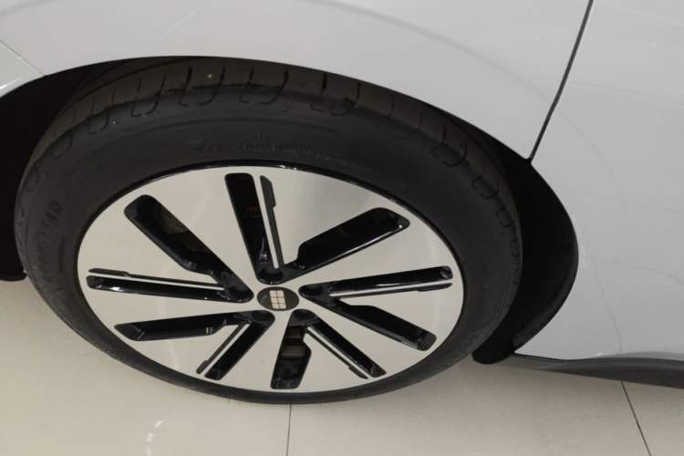Used Geely Galaxy E8 2024 665 km Range Rear-Drive Starship Long-Range Version Right Rear Wheel Hub