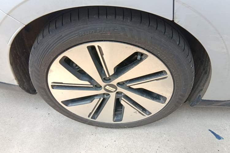 Used Geely Galaxy E8 2024 665 km Range Rear-Drive Starship Long-Range Version Right Rear Wheel Hub