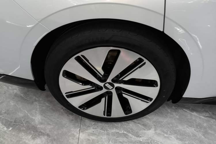 Used Geely Galaxy E8 2024 550 km Range Rear-Drive MAX Right Rear Wheel Hub