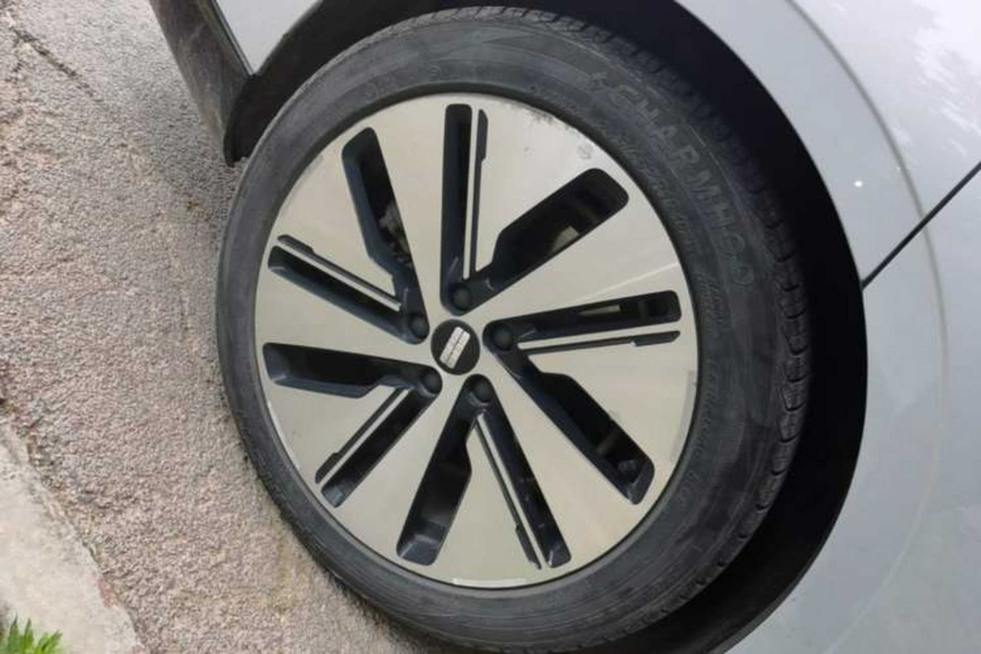 Used Geely Galaxy E8 2024 550 km Range Rear-Drive MAX Right Rear Wheel Hub