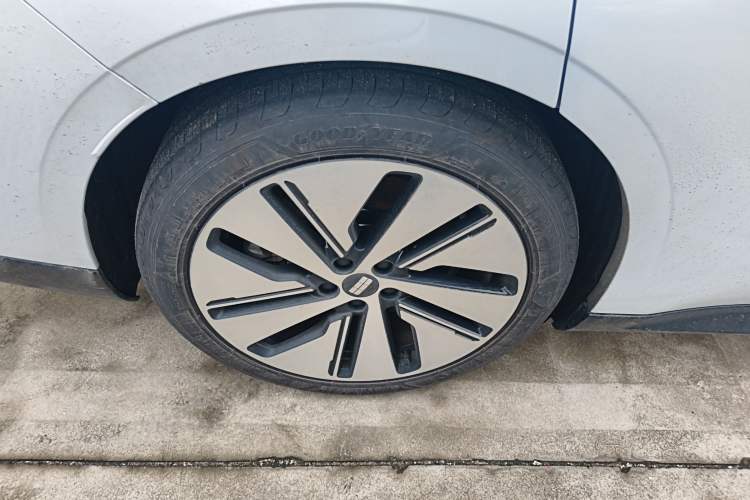Used Geely Galaxy E8 2024 665 km Range Rear-Drive Starship Long-Range Version Right Rear Wheel Hub
