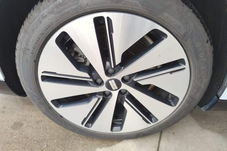 Used Geely Galaxy E8 2024 665 km Range Rear-Drive Starship Long-Range Version Right Rear Wheel Hub