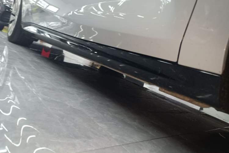 Used Geely Galaxy E8 2024 665 km Range Rear-Drive Starship Long-Range Version Right Side Sill