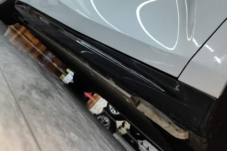 Used Geely Galaxy E8 2024 550 km Range Rear-Drive MAX Right Side Sill