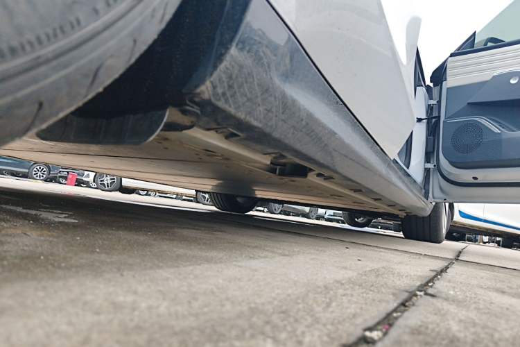Used Geely Galaxy E8 2024 665 km Range Rear-Drive Starship Long-Range Version Right Side Sill