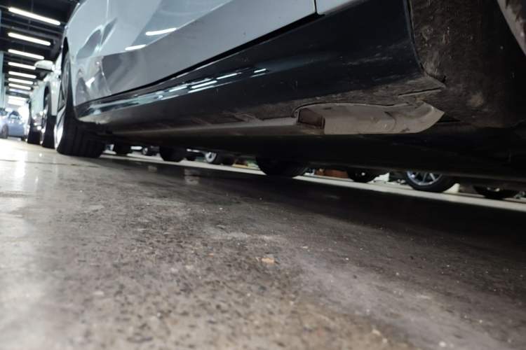 Used Geely Galaxy E8 2024 550 km Range Rear-Drive MAX Right Side Sill