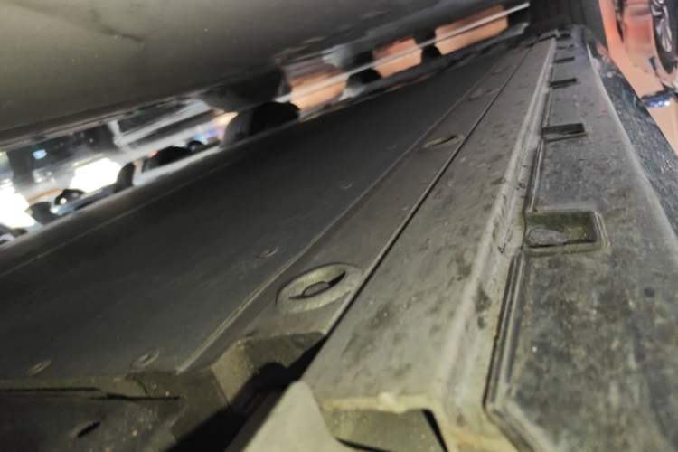 Used Geely Galaxy E8 2024 550 km Range Rear-Drive MAX Right Side Sill