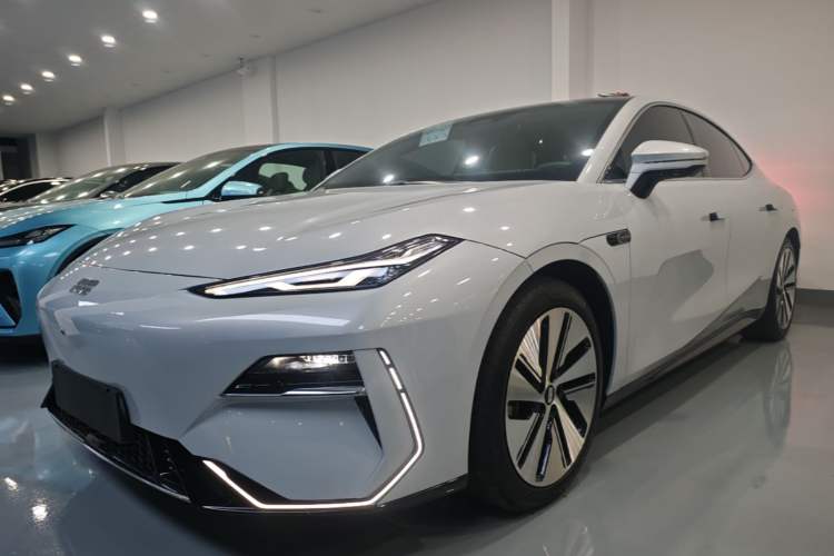 Geely Galaxy E8 2024 665 km Range Rear-Drive Starship Long-Range Version