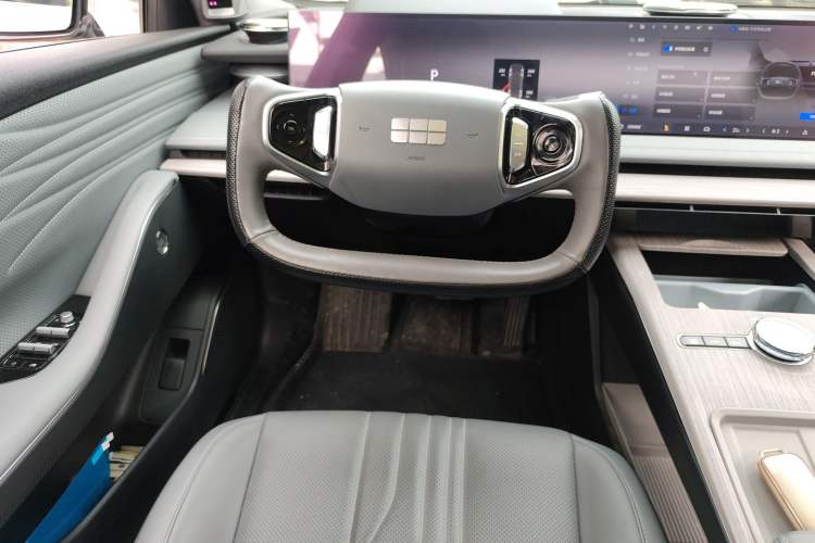 Used Geely Galaxy E8 2024 665 km Range Rear-Drive Starship Long-Range Version Steering Wheel