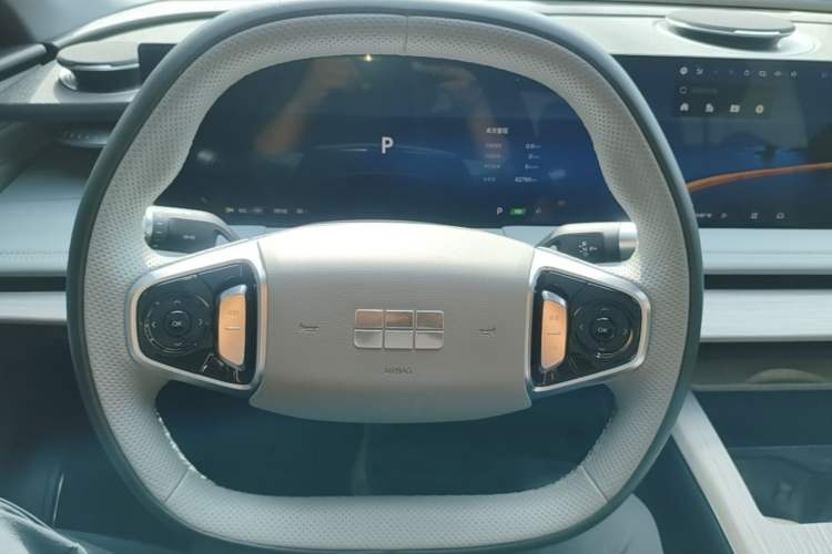 Used Geely Galaxy E8 2024 550 km Range Rear-Wheel-Drive PRO Steering Wheel
