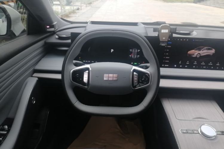 Used Geely Galaxy E8 2024 665 km Range Rear-Drive Starship Intelligent Driving Version Steering Wheel