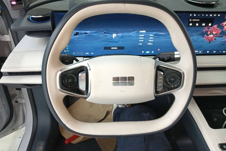 Used Geely Galaxy E8 2024 665 km Range Rear-Drive Starship Long-Range Version Steering Wheel