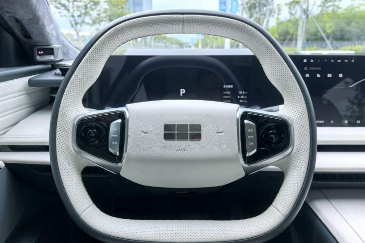 Used Geely Galaxy E8 2024 665 km Range Rear-Drive Starship Long-Range Version Steering Wheel