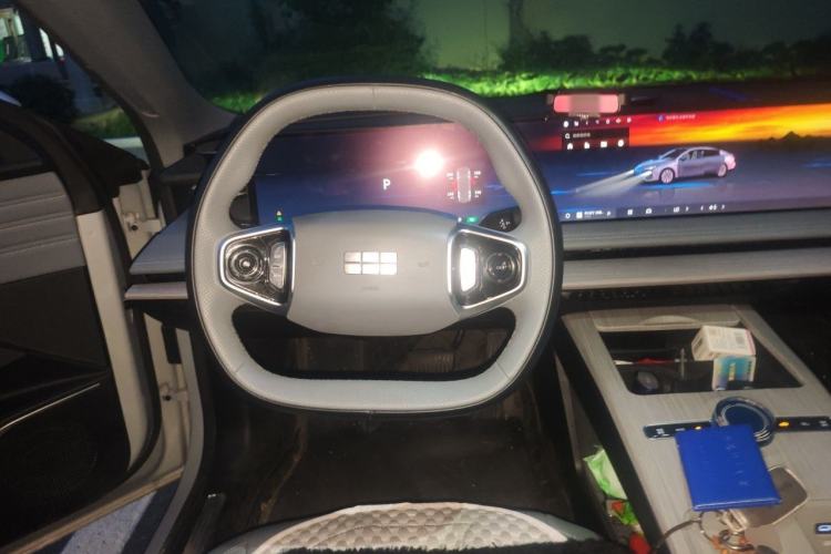 Used Geely Galaxy E8 2024 550 km Range Rear-Drive Dragon Edition Steering Wheel