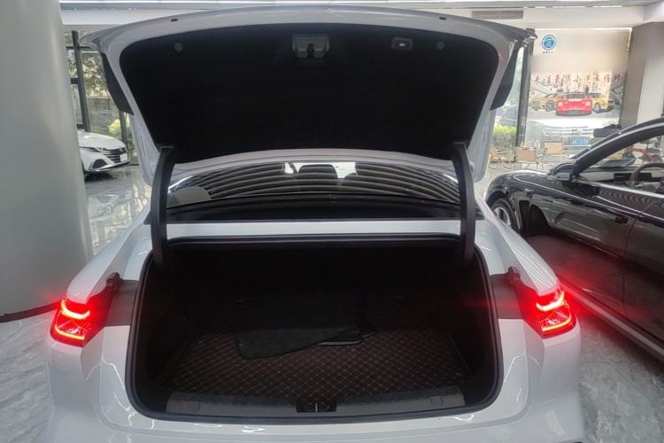Used Geely Galaxy E8 2024 550 km Range Rear-Drive MAX Trunk