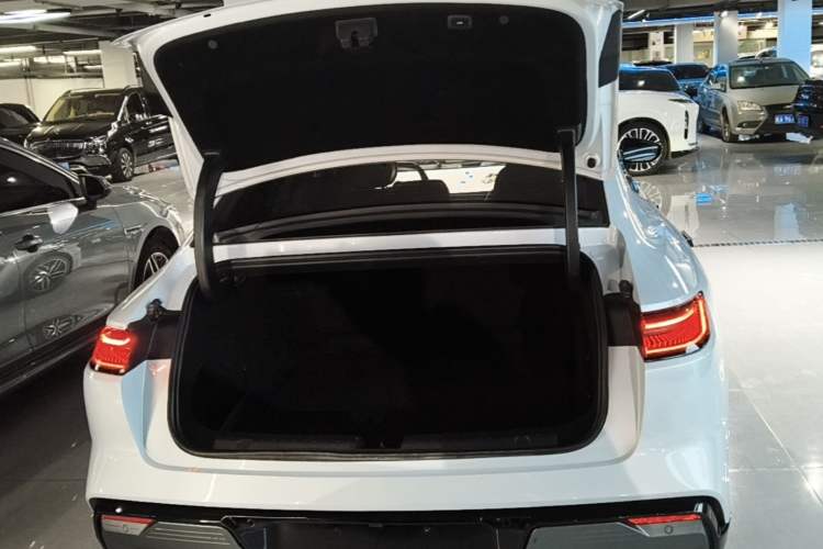 Used Geely Galaxy E8 2024 550 km Range Rear-Drive MAX Trunk