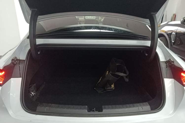 Used Geely Galaxy E8 2024 665 km Range Rear-Drive Starship Long-Range Version Trunk