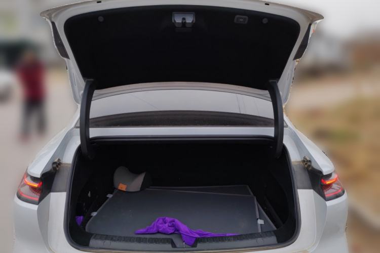 Used Geely Galaxy E8 2024 665 km Range Rear-Drive Starship Long-Range Version Trunk