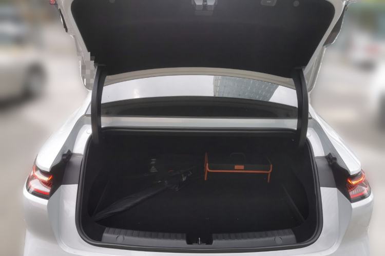 Used Geely Galaxy E8 2024 665 km Range Rear-Drive Starship Long-Range Version Trunk
