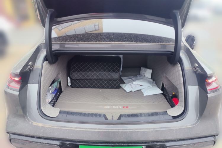 Used Geely Galaxy E8 2024 665 km Range Rear-Drive Starship Long-Range Version Trunk
