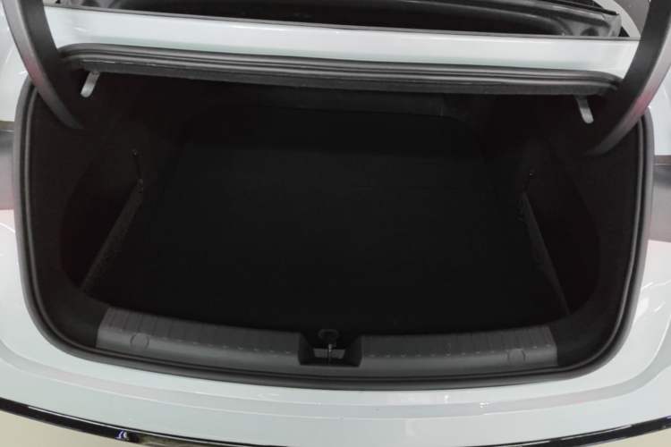 Used Geely Galaxy E8 2024 665 km Range Rear-Drive Starship Long-Range Version Trunk