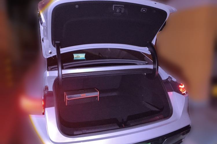 Used Geely Galaxy E8 2024 665 km Range Rear-Drive Starship Long-Range Version Trunk