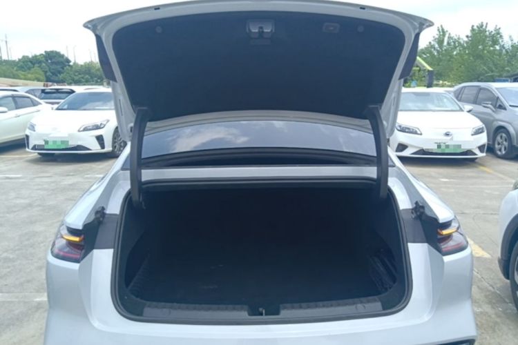 Used Geely Galaxy E8 2024 665 km Range Rear-Drive Starship Long-Range Version Trunk