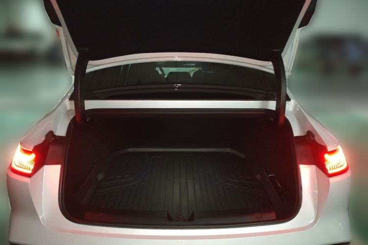 Used Geely Galaxy E8 2024 665 km Range Rear-Drive Starship Long-Range Version Trunk