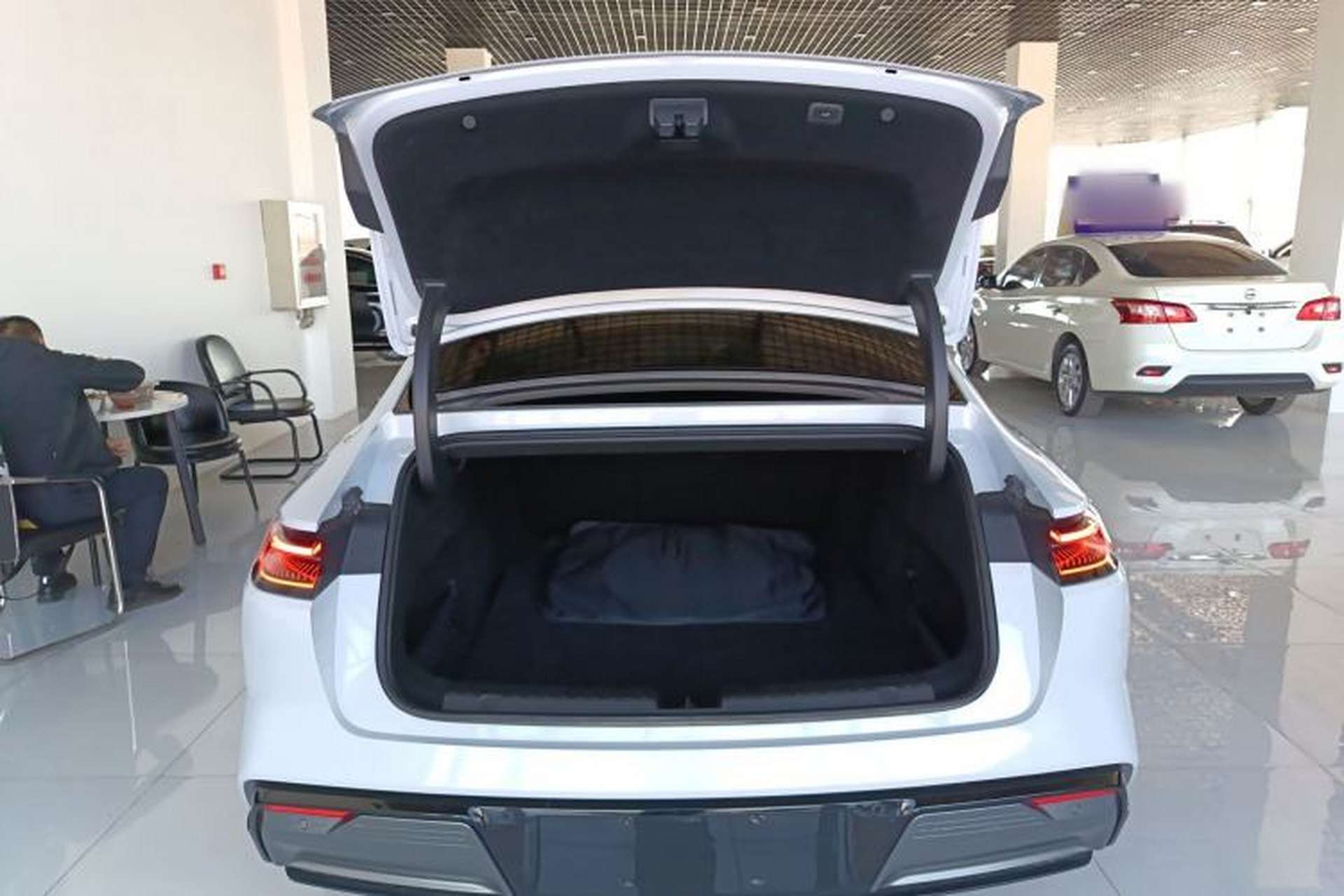 Used Geely Galaxy E8 2024 665 km Range Rear-Drive Starship Long-Range Version Trunk