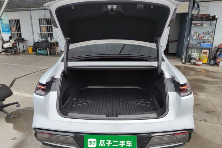 Used Geely Galaxy E8 2024 665 km Range Rear-Drive Starship Long-Range Version Trunk