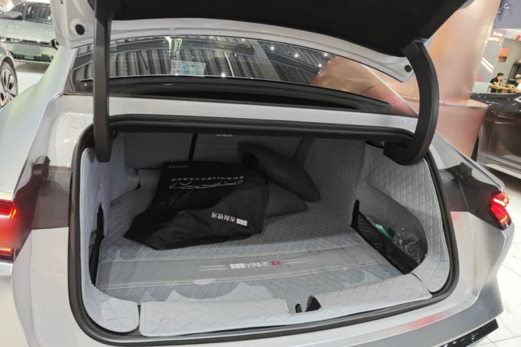 Used Geely Galaxy E8 2024 550 km Range Rear-Drive MAX Trunk