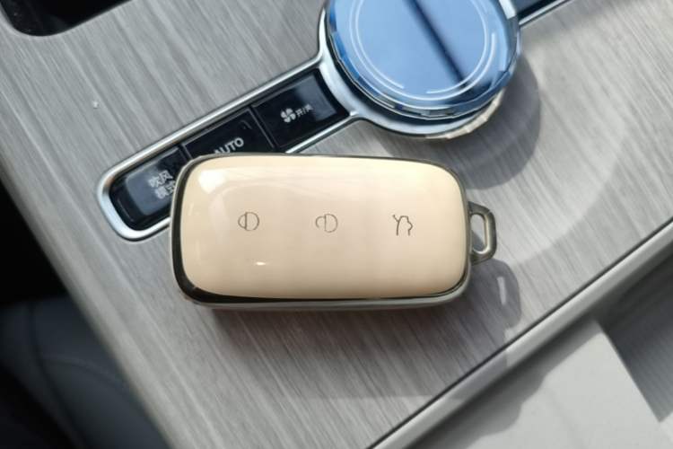 Used Geely Galaxy E8 2024 550 km Range Rear-Wheel-Drive PRO Vehicle Key