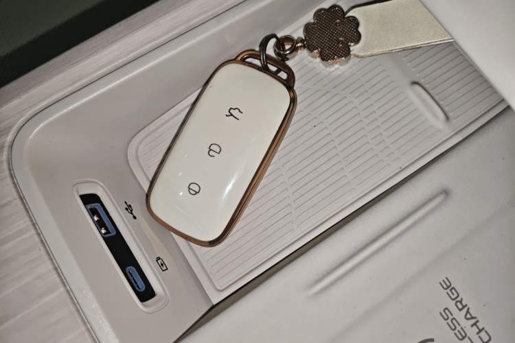 Used Geely Galaxy E8 2024 665 km Range Rear-Drive Starship Long-Range Version Vehicle Key