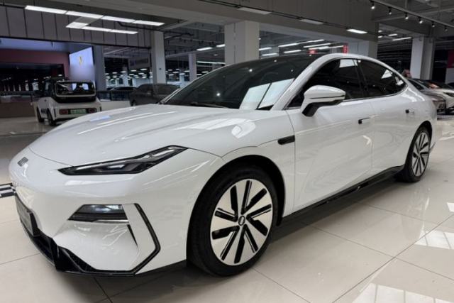 Used Geely Galaxy E8 2024 550 km Range Rear-Wheel-Drive PRO