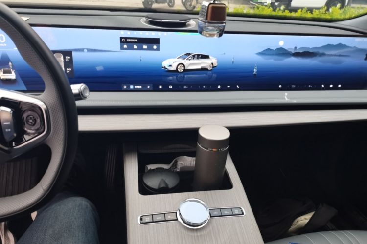 Used Geely Galaxy E8 2024 550 km Range Rear-Wheel-Drive PRO Audio And AC Panel