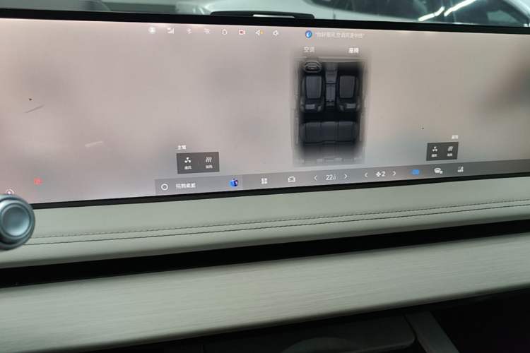 Used Geely Galaxy E8 2024 550 km Range Rear-Drive MAX Audio And AC Panel